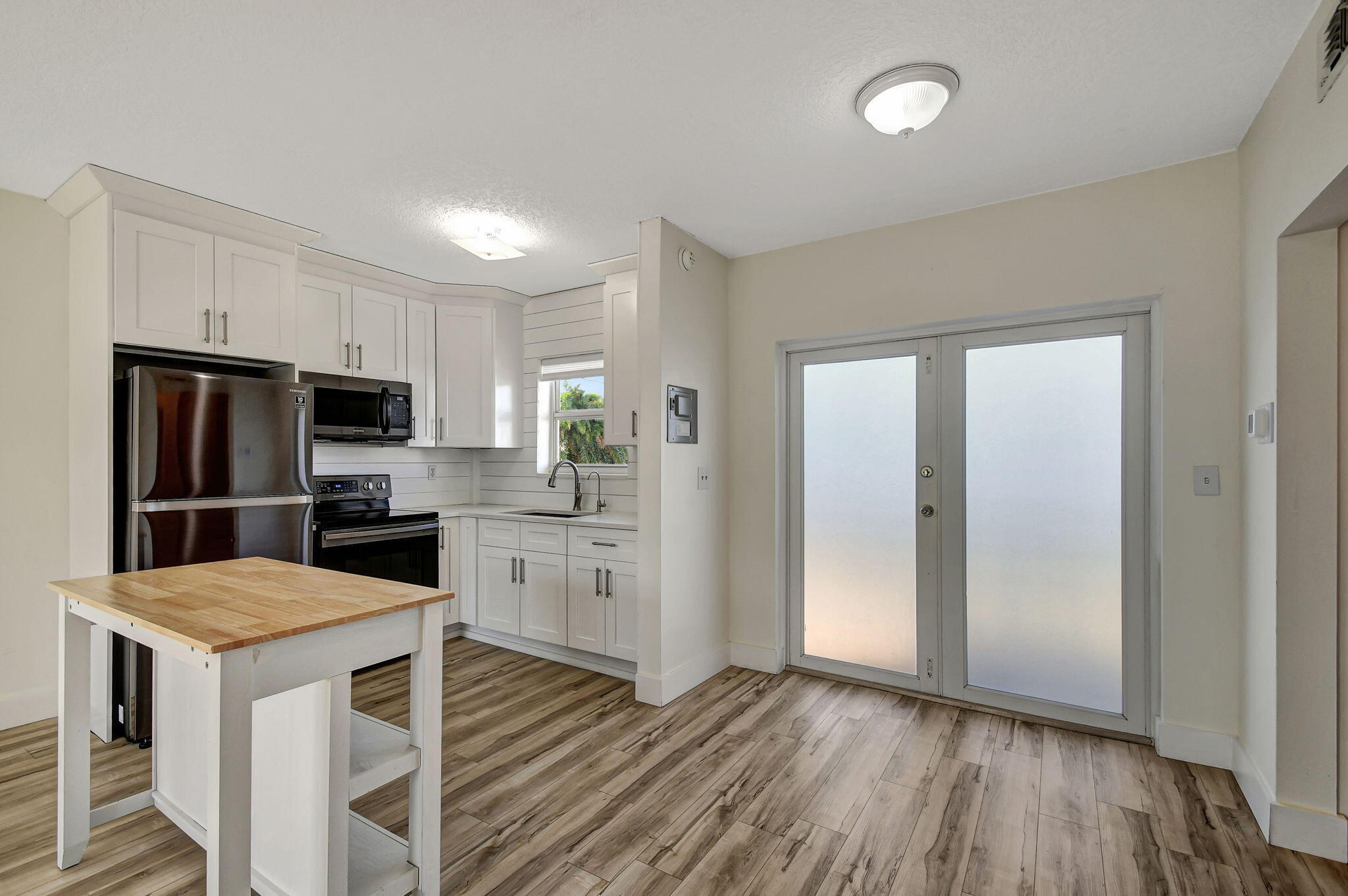 6520 North Ocean Boulevard, Unit 30 Ocean Ridge, FL 33435 - Photo 4 of 28 6-web-or-mls-Apartment (3)