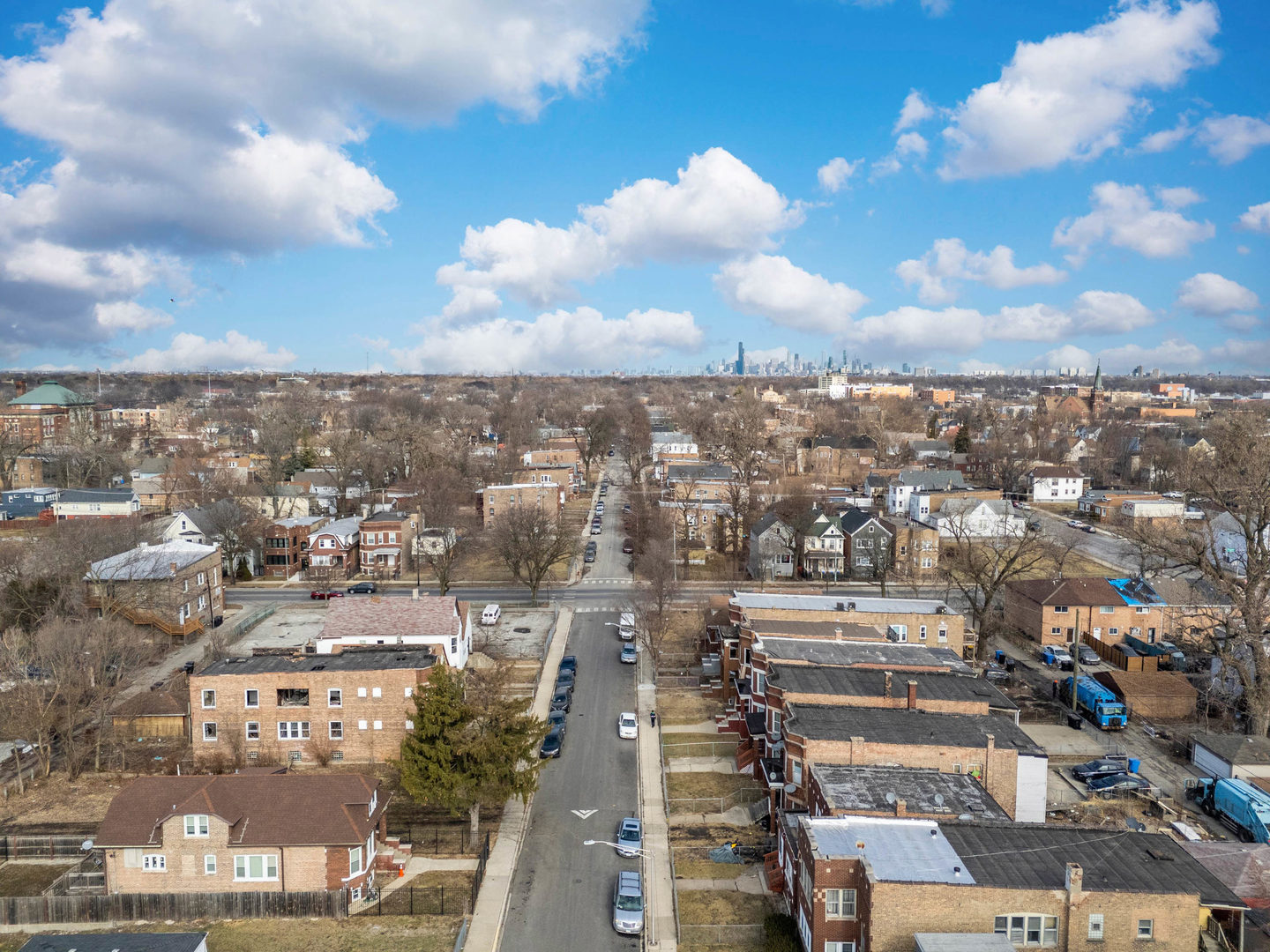 6742 South Carpenter Street Chicago, IL 60621 - Photo 31 of 36 a view of a city