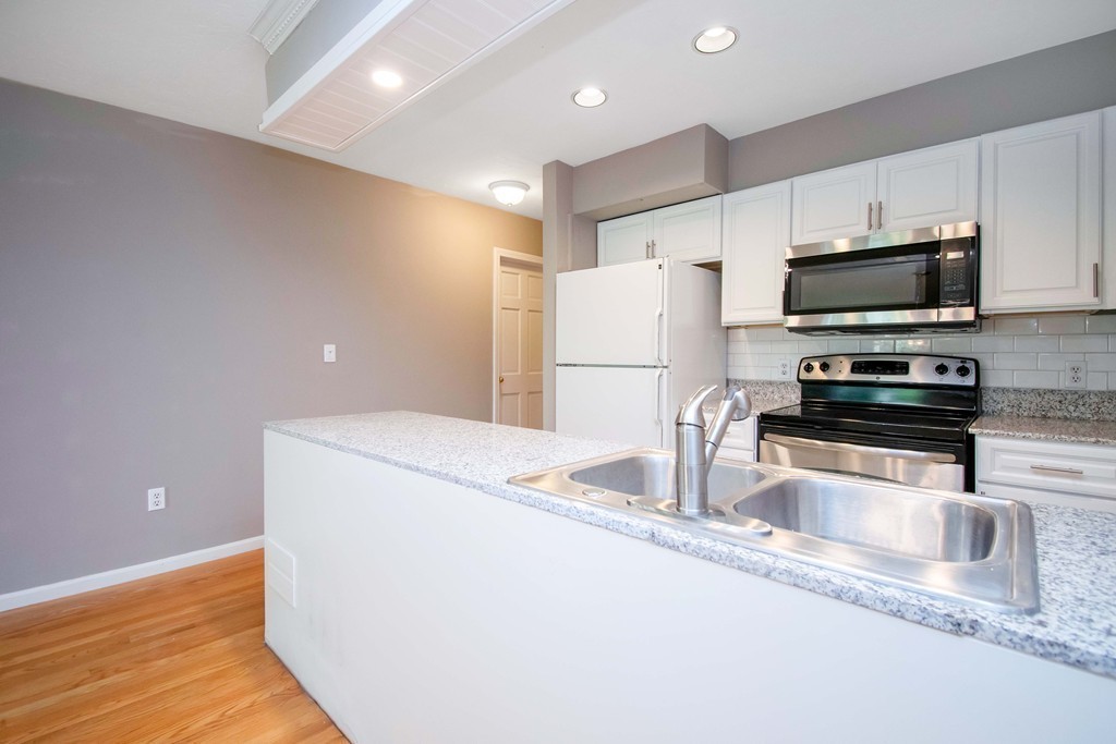 46 Pointe Rok Drive, Unit 46 Worcester, MA 01604 - Photo 4 of 40