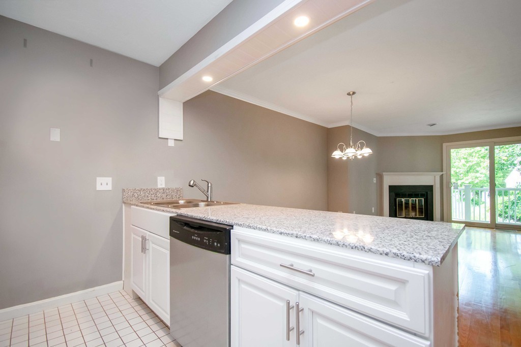 46 Pointe Rok Drive, Unit 46 Worcester, MA 01604 - Photo 6 of 40