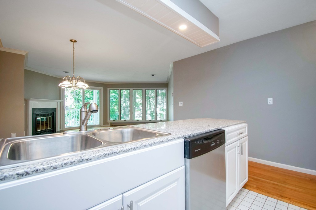 46 Pointe Rok Drive, Unit 46 Worcester, MA 01604 - Photo 7 of 40