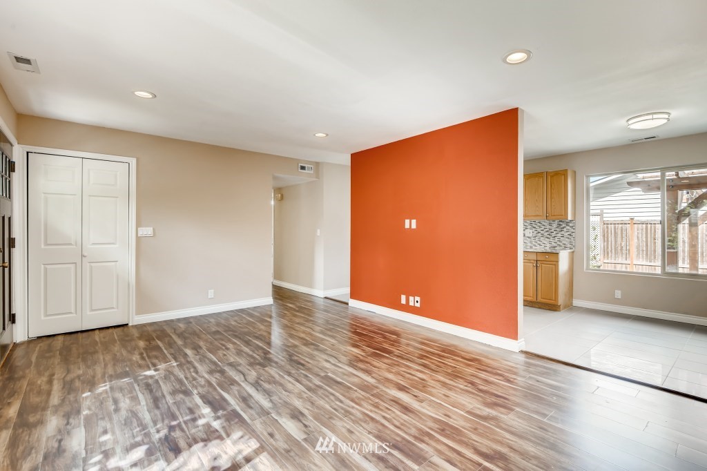 209 219th Place Southeast Bothell, WA 98021 - Photo 5 of 28