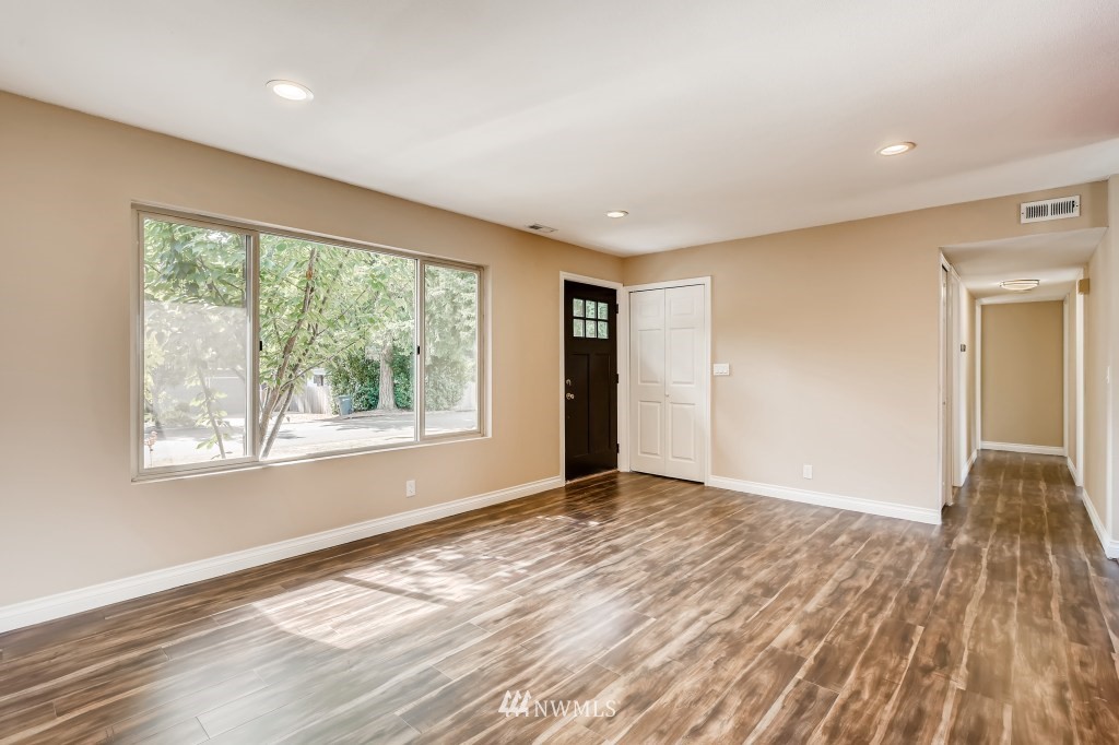 209 219th Place Southeast Bothell, WA 98021 - Photo 6 of 28