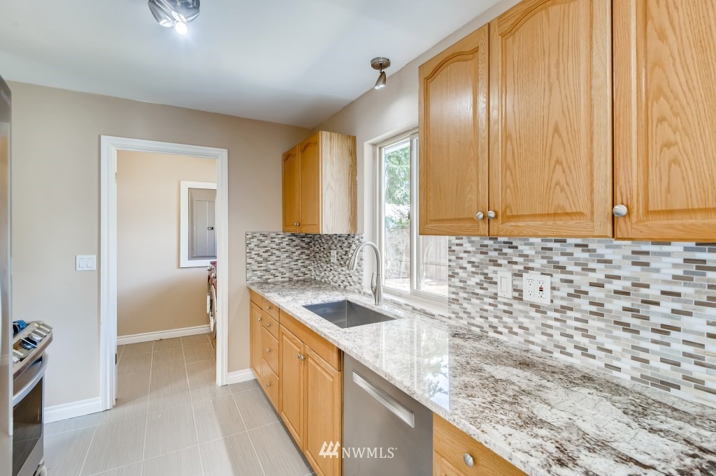 209 219th Place Southeast Bothell, WA 98021 - Photo 9 of 28