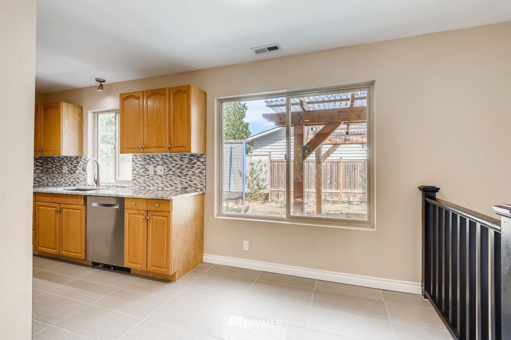 209 219th Place Southeast Bothell, WA 98021 - Photo 10 of 28