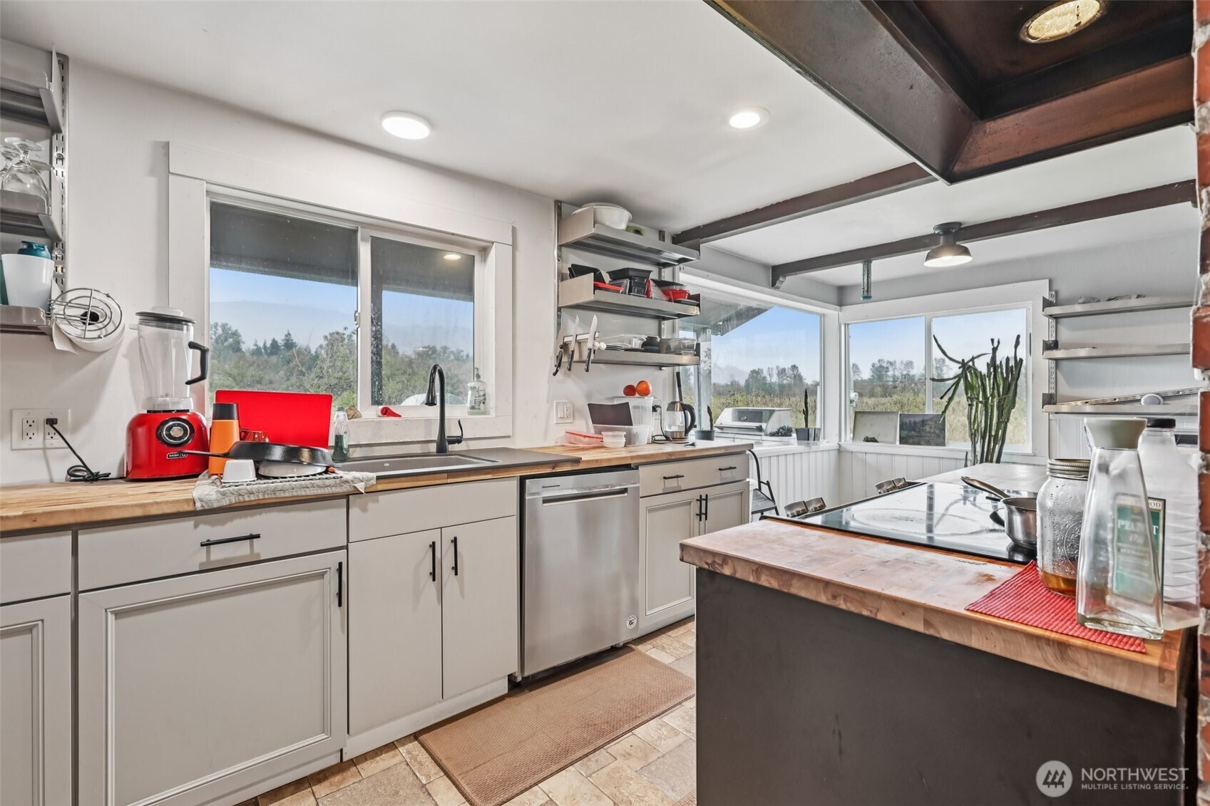 8754 Peavey Road Sedro-Woolley, WA 98284 - Photo 18 of 40