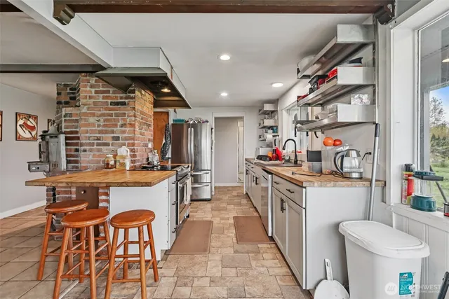 $550,000 | 8754 Peavey Road, Sedro-Woolley, WA 98284