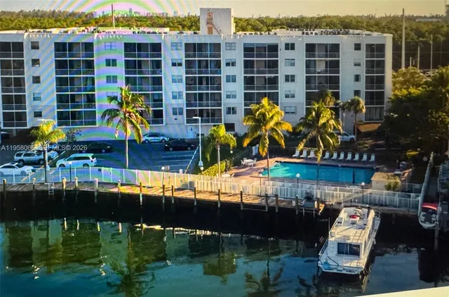 $219,900 | 2821 North Miami Beach Boulevard, Unit 2I, North Miami Beach, FL 33160