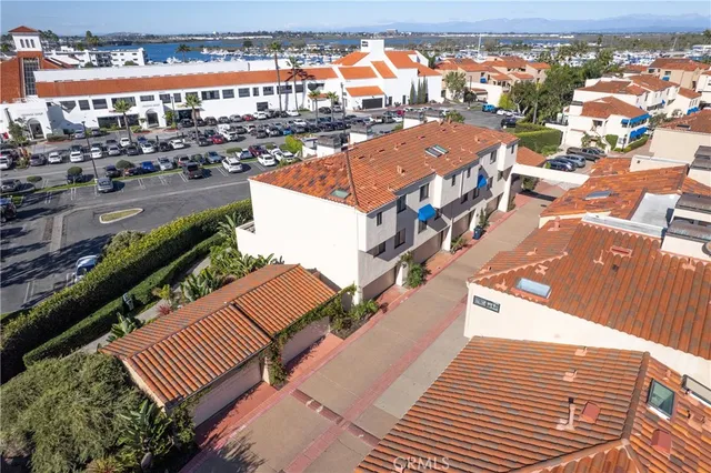 $1,030,000 | 16425 Martin Lane, Huntington Beach, CA 92649