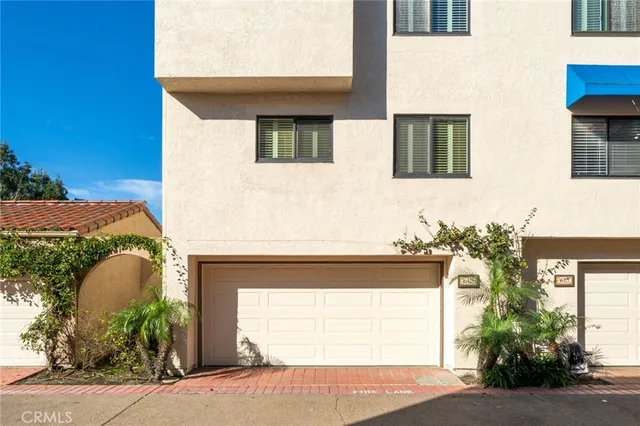 $1,030,000 | 16425 Martin Lane, Huntington Beach, CA 92649