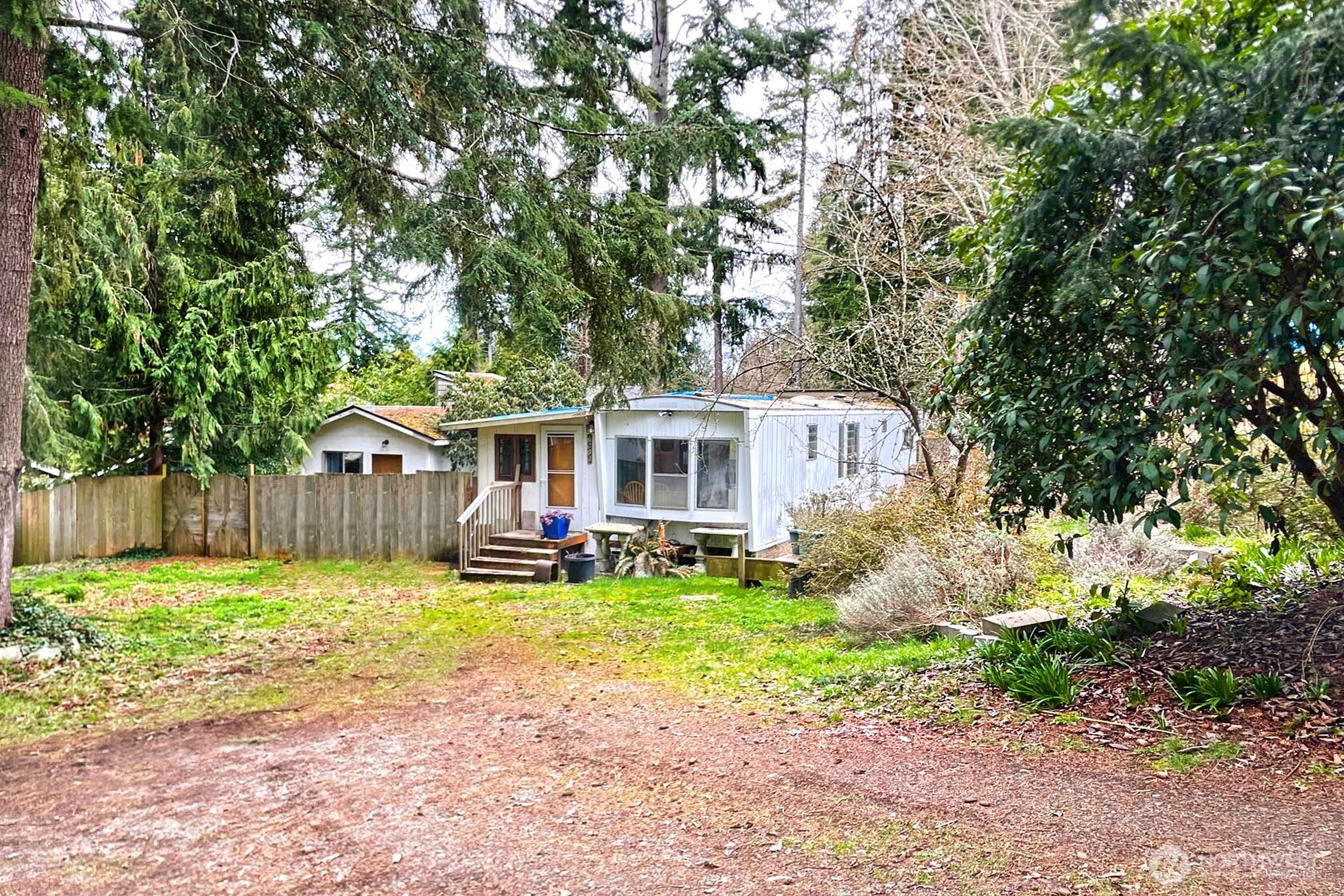 7915 201st Street Southwest Edmonds, WA 98026 - Photo 3 of 13 Gallery Image 3