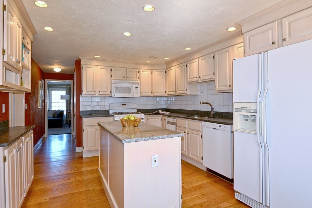 9 Thompson Road Wayland, MA 01778 - Photo 12 of 28 Gallery Image 12