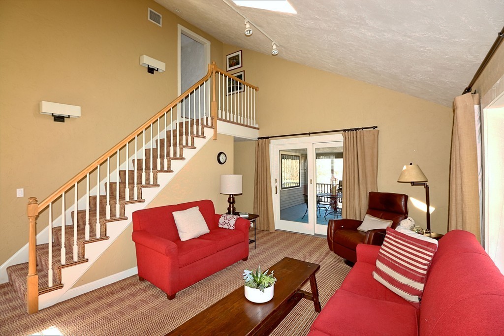 9 Thompson Road Wayland, MA 01778 - Photo 8 of 28 Gallery Image 8