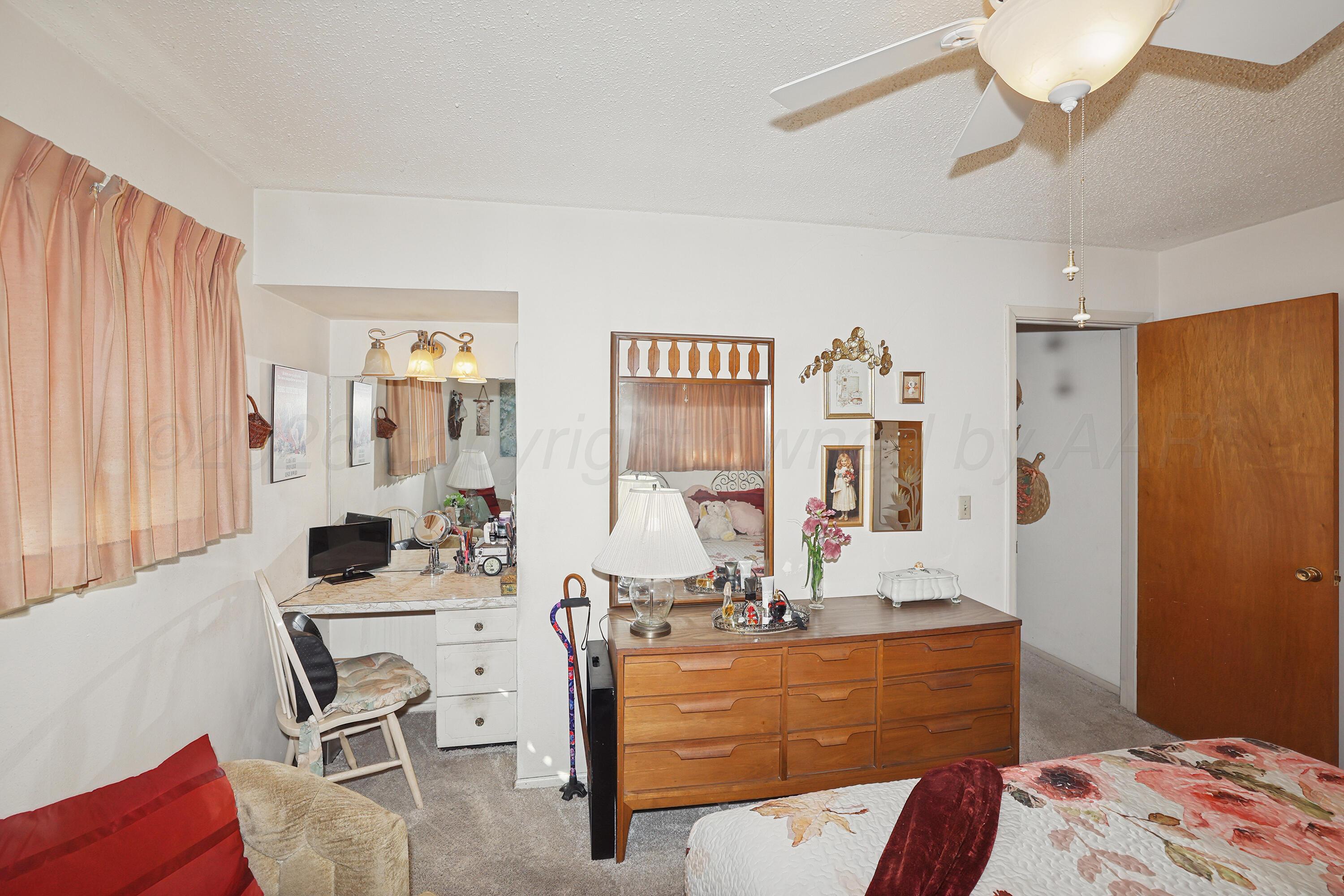 3708 Wayne Street Amarillo, TX 79109 - Photo 23 of 36 a room with furniture and window