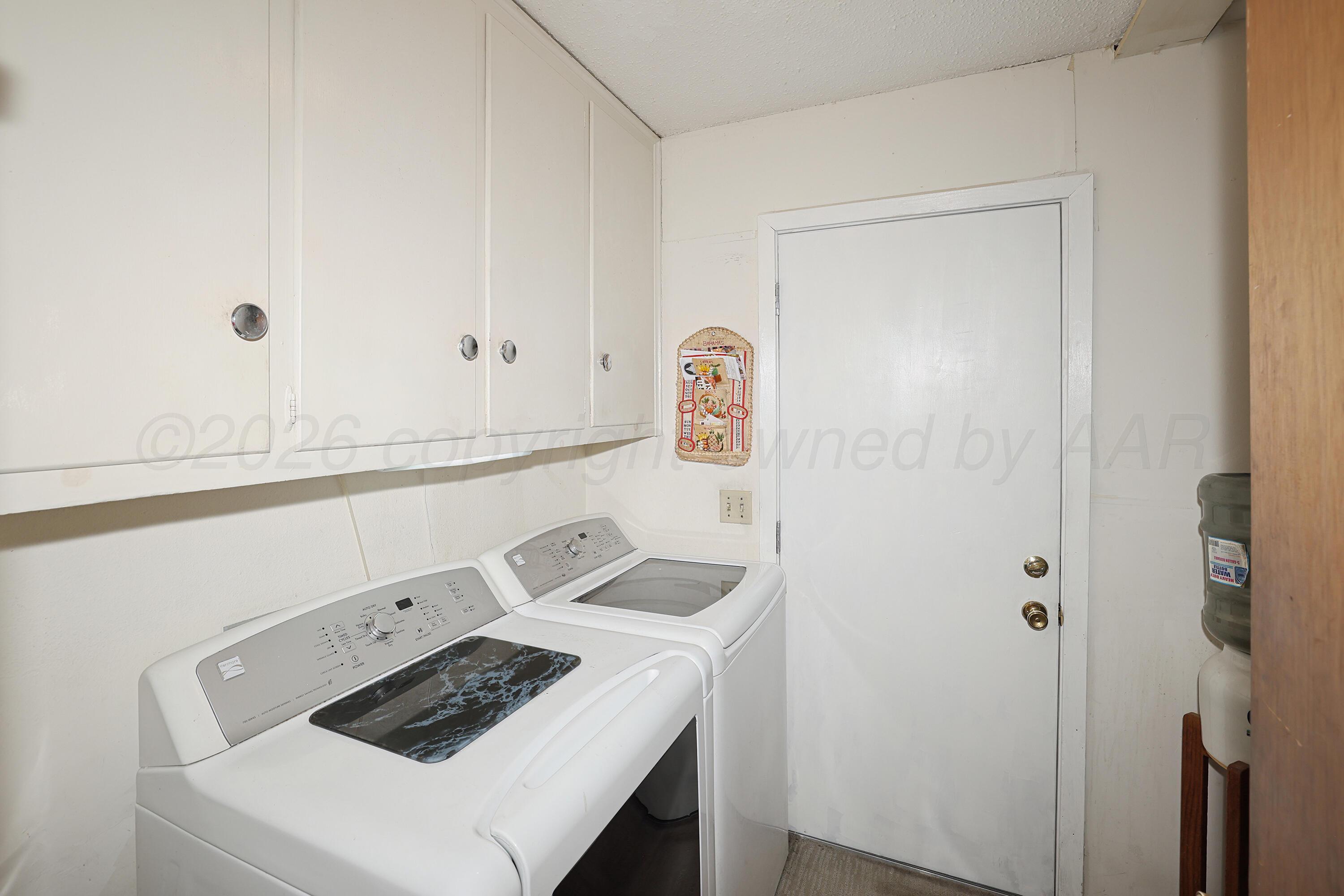 3708 Wayne Street Amarillo, TX 79109 - Photo 29 of 36 a bathroom with a sink a toilet and vanity