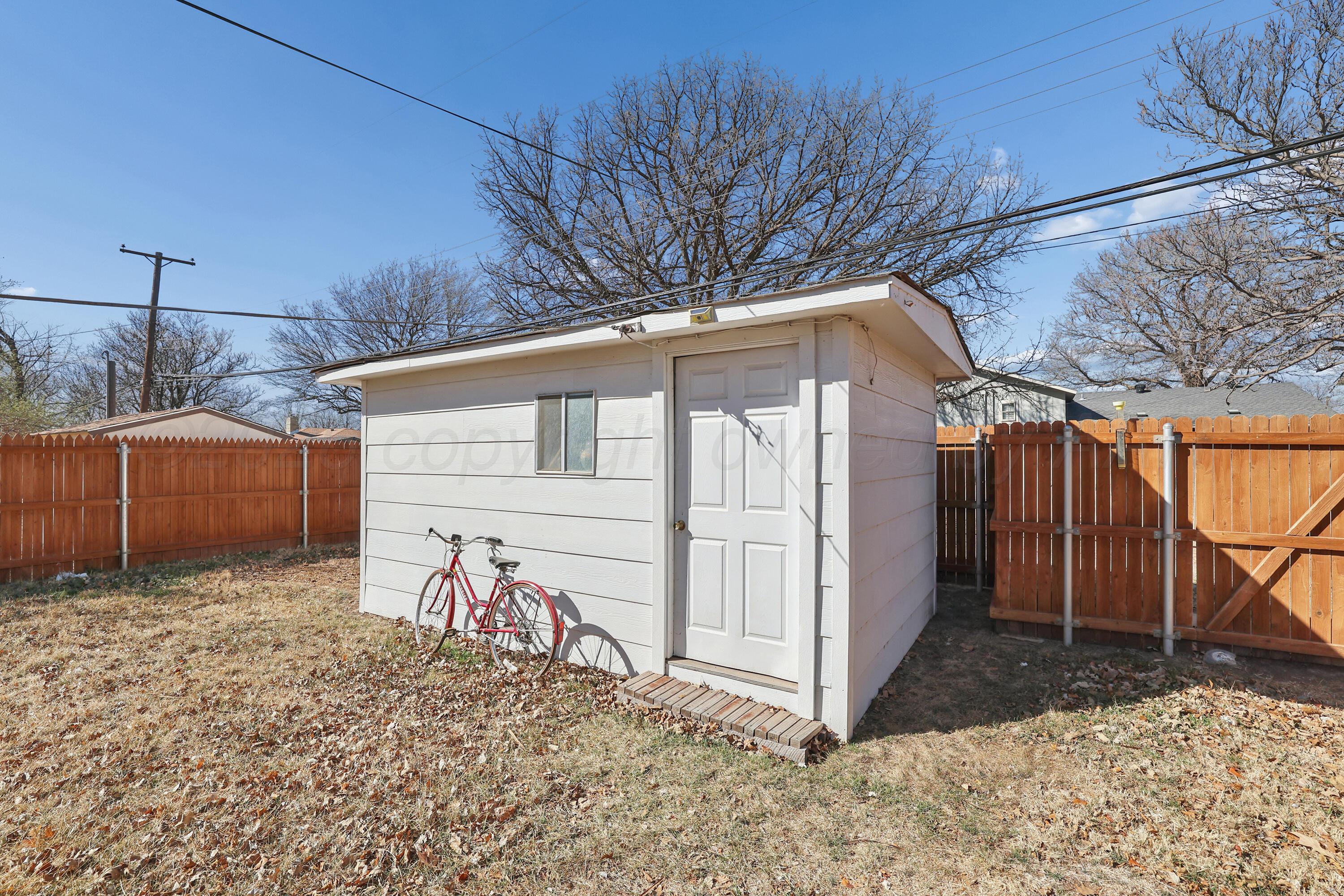 3708 Wayne Street Amarillo, TX 79109 - Photo 35 of 36 a view of a backyard