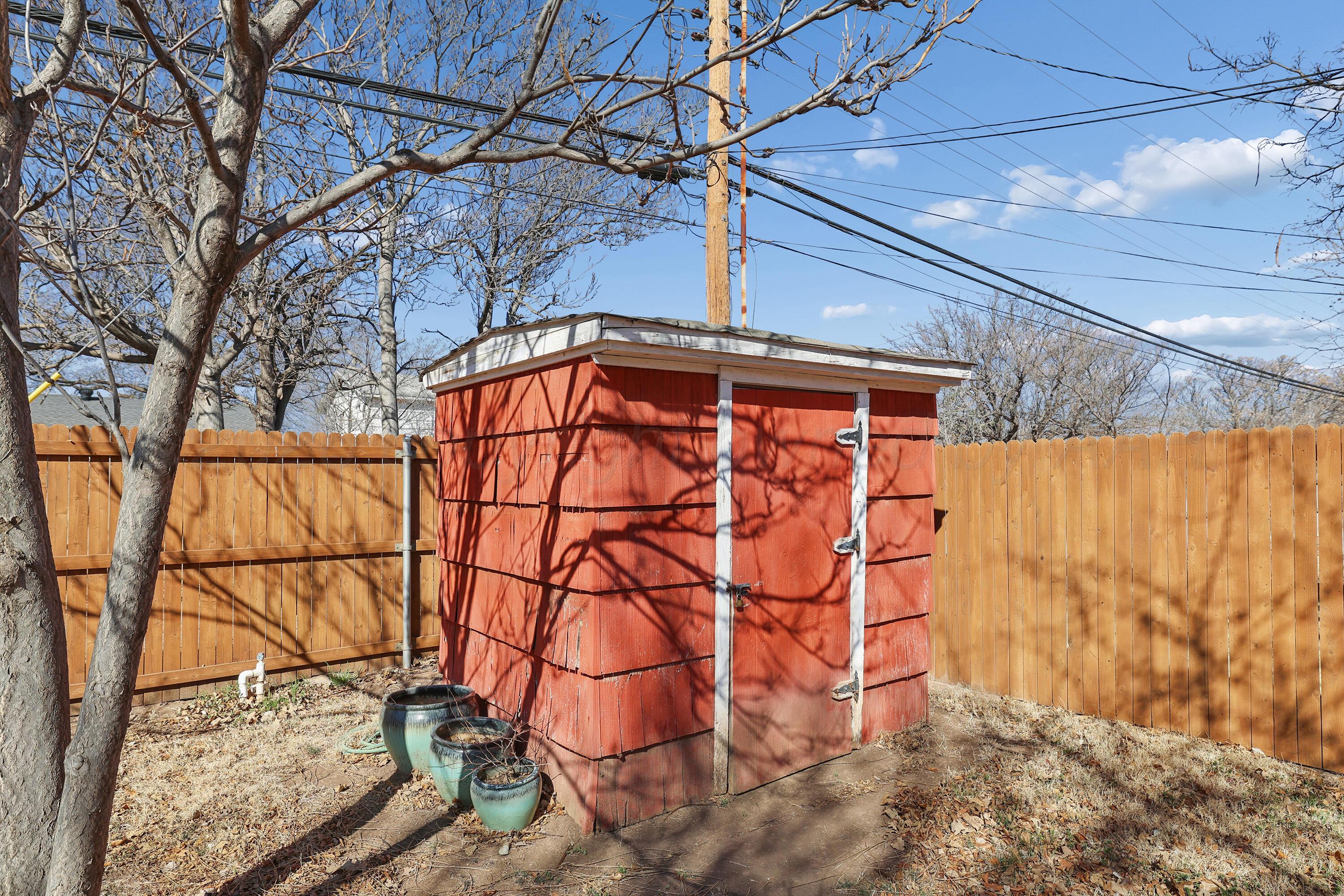 3708 Wayne Street Amarillo, TX 79109 - Photo 36 of 36 a backyard of a house