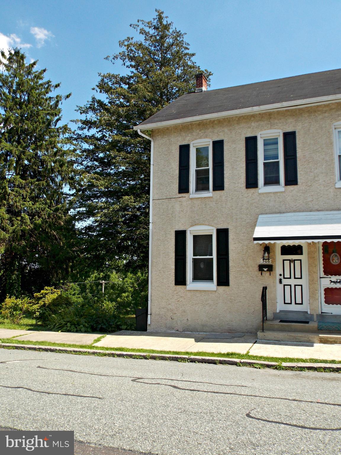 306 Chestnut Street Spring City, PA 19475 - Photo 2 of 18
