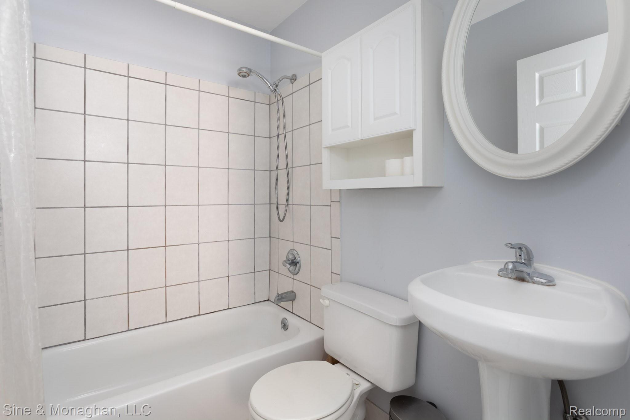 2202 Ridgemont Road Grosse Pointe, MI 48236 - Photo 9 of 15 18.jpg