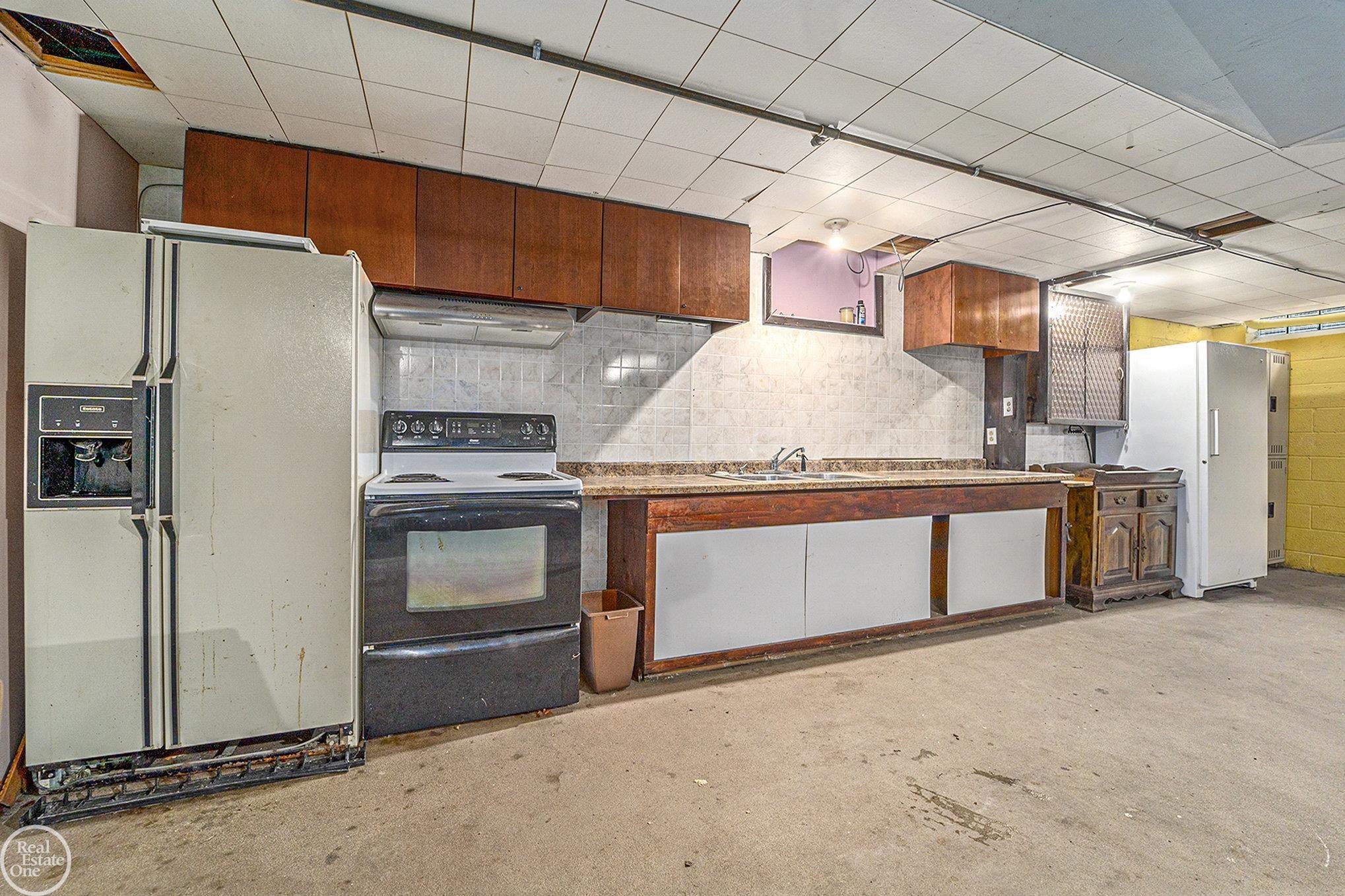16046 Stephens Eastpointe, MI 48021 - Photo 25 of 32 Gallery Image 25