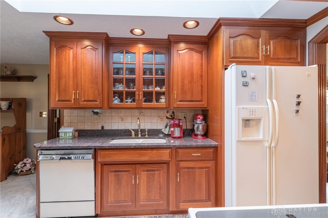 1710 Ambridge Road Dayton, OH 45459 - Photo 11 of 39 Gallery Image 11