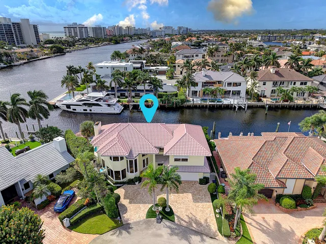 an aerial view of a house with outdoor space and lake view