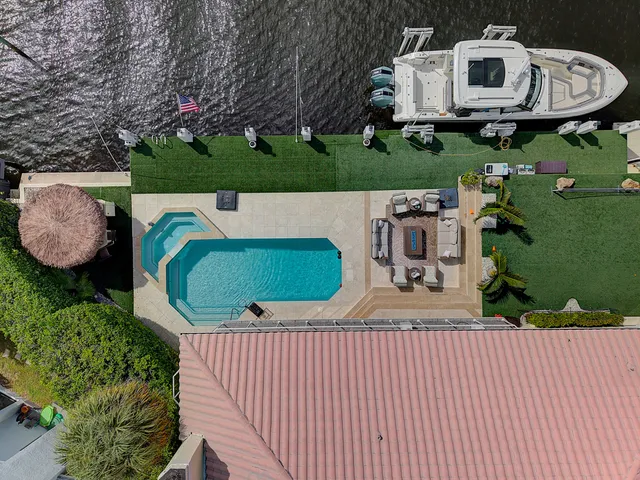 a view of a chairs and table in backyard