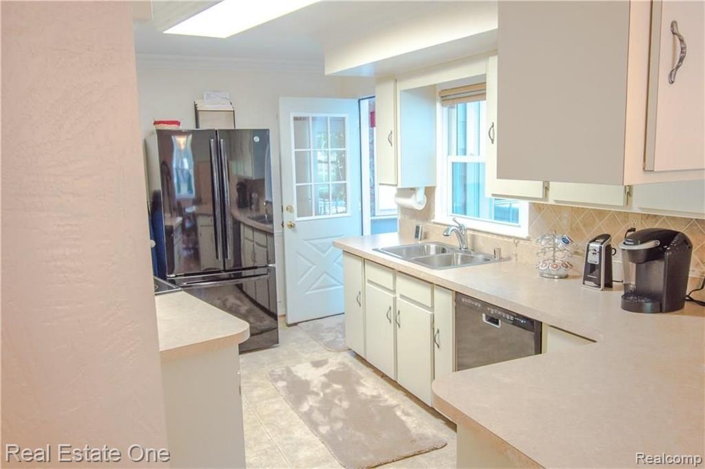 590 Lehigh Road Rochester Hills, MI 48307 - Photo 7 of 37
