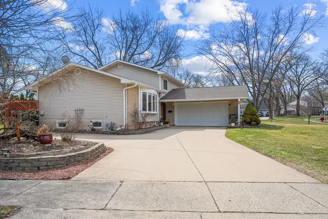 $519,000 | 4301 Euclid Avenue, Rolling Meadows, IL 60008