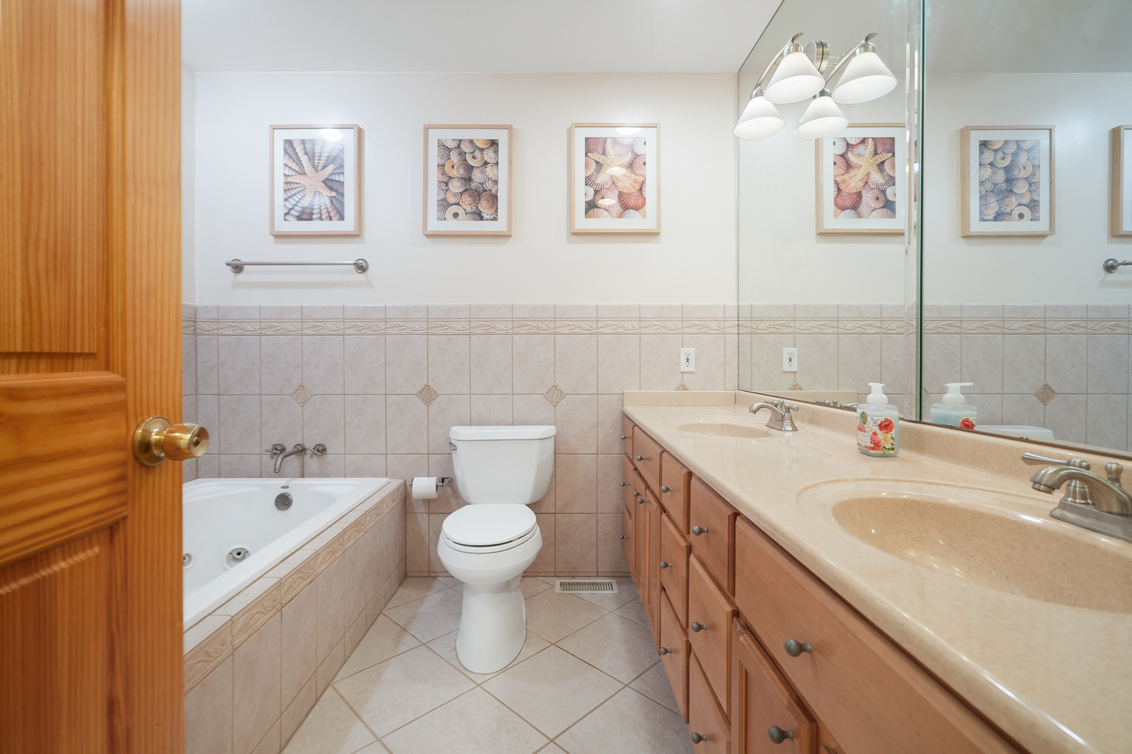 4301 Euclid Avenue Rolling Meadows, IL 60008 - Photo 16 of 30 a bathroom with a sink a toilet and a bathtub