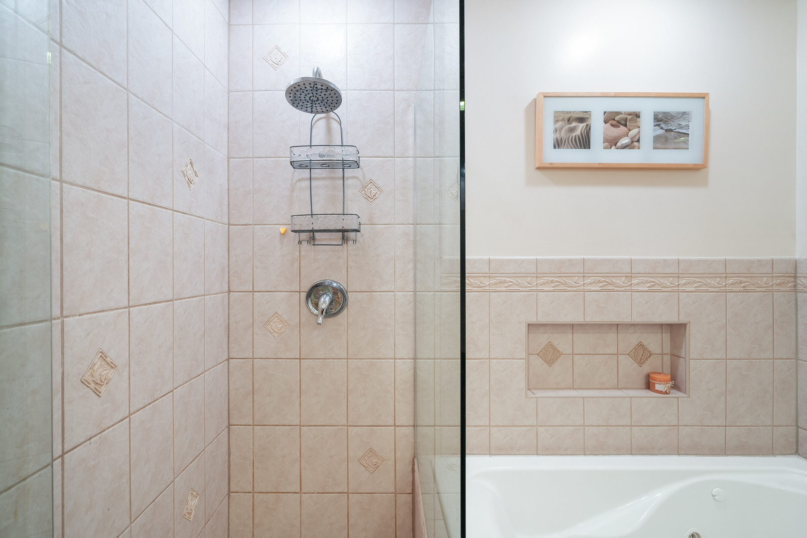 4301 Euclid Avenue Rolling Meadows, IL 60008 - Photo 17 of 30 a bathroom with a bathtub and a shower