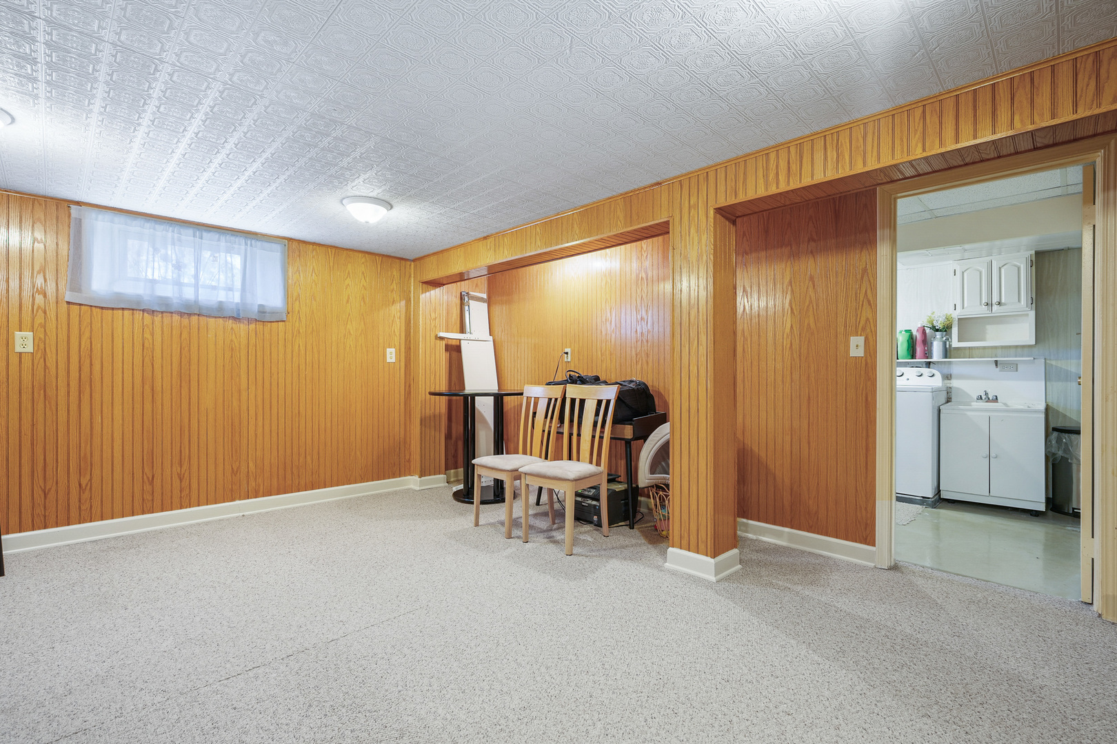 4301 Euclid Avenue Rolling Meadows, IL 60008 - Photo 22 of 30 a view of a livingroom with furniture