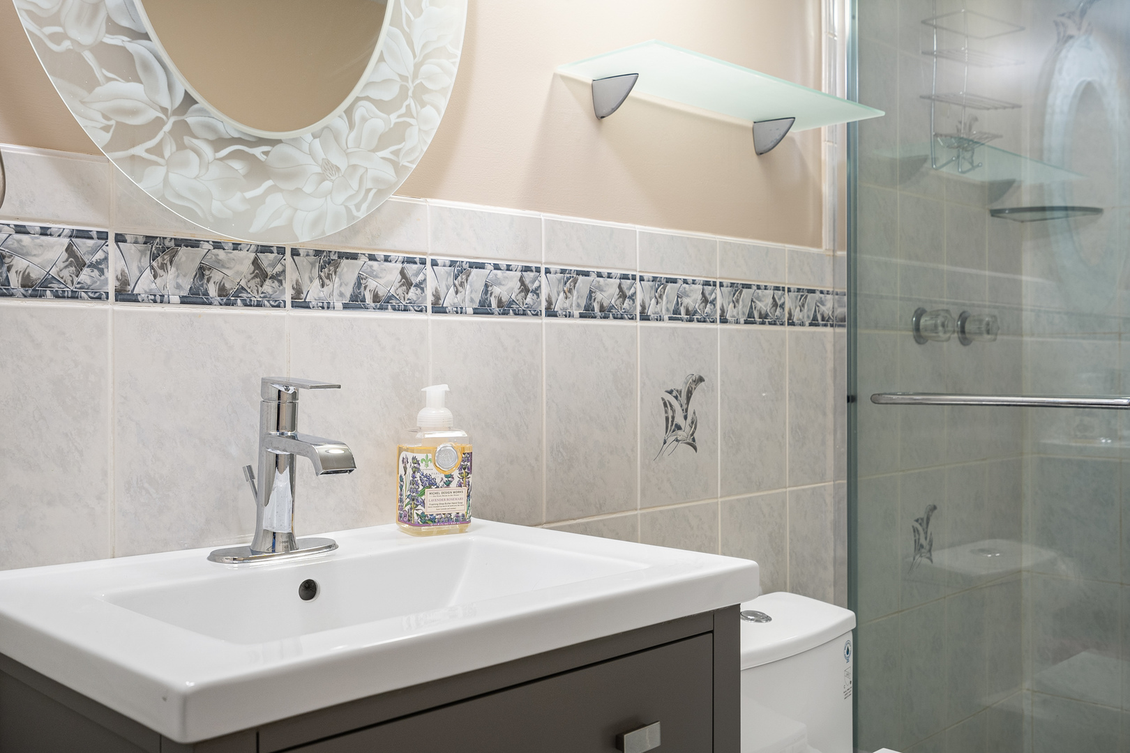 4301 Euclid Avenue Rolling Meadows, IL 60008 - Photo 23 of 30 a bathroom with a sink a toilet and shower