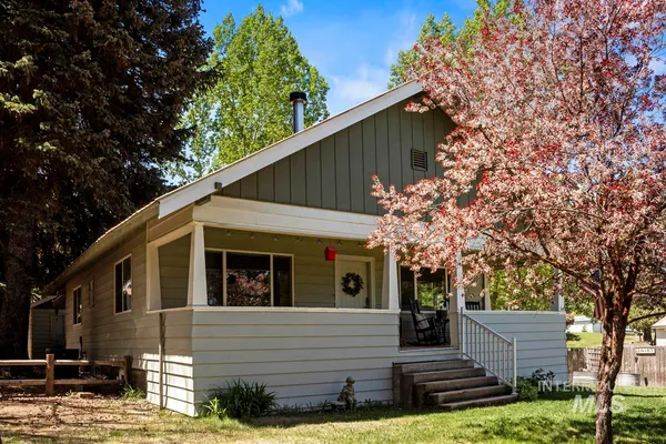$549,000 | 202 South School Street, Cascade, ID 83611
