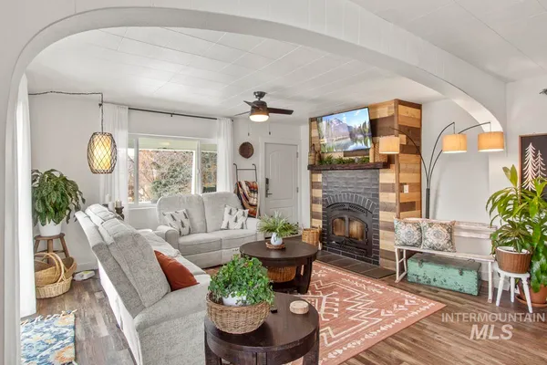 $549,000 | 202 South School Street, Cascade, ID 83611