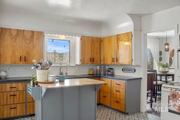 $549,000 | 202 South School Street, Cascade, ID 83611