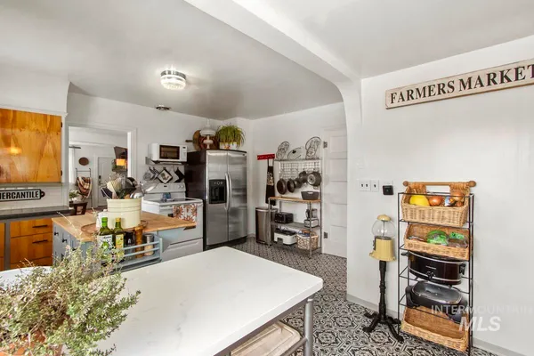 $549,000 | 202 South School Street, Cascade, ID 83611