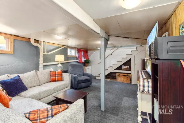 $549,000 | 202 South School Street, Cascade, ID 83611
