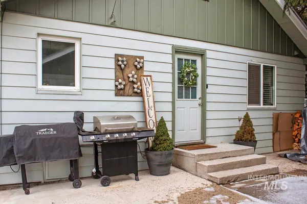 $549,000 | 202 South School Street, Cascade, ID 83611