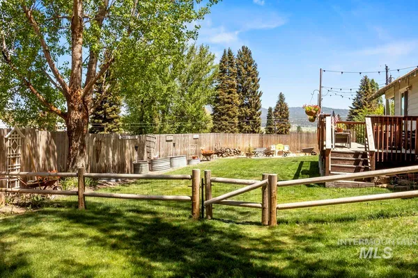 $549,000 | 202 South School Street, Cascade, ID 83611