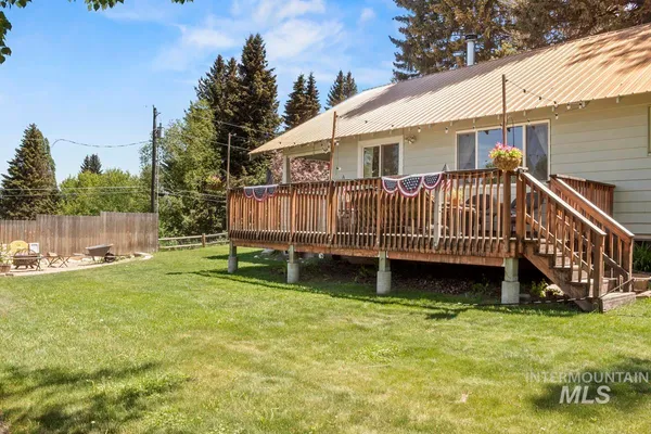 $549,000 | 202 South School Street, Cascade, ID 83611
