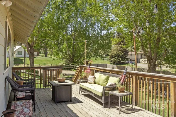 $549,000 | 202 South School Street, Cascade, ID 83611