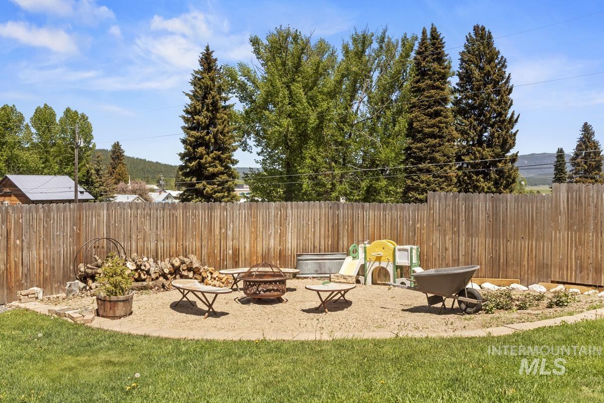 202 South School Street Cascade, ID 83611 - Photo 7 of 39