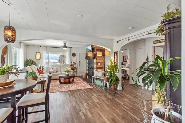 $549,000 | 202 South School Street, Cascade, ID 83611