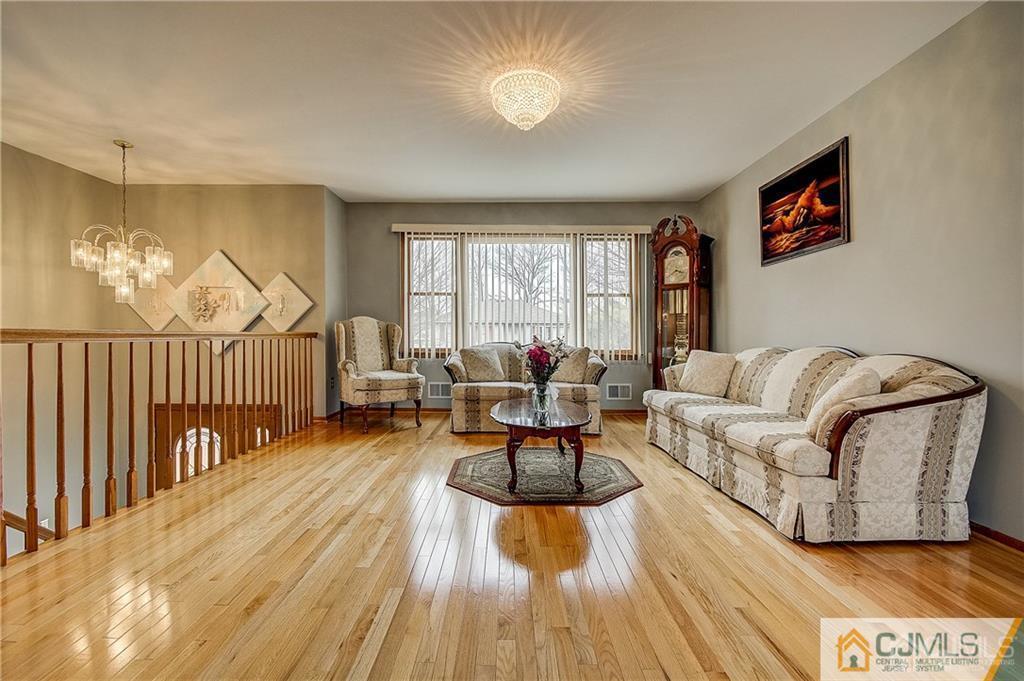 10 Rutherford Court Middlesex, NJ 08846 - Photo 3 of 25 Gallery Image 3