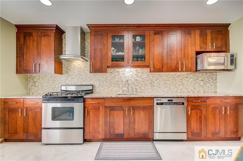 10 Rutherford Court Middlesex, NJ 08846 - Photo 7 of 25 Gallery Image 7