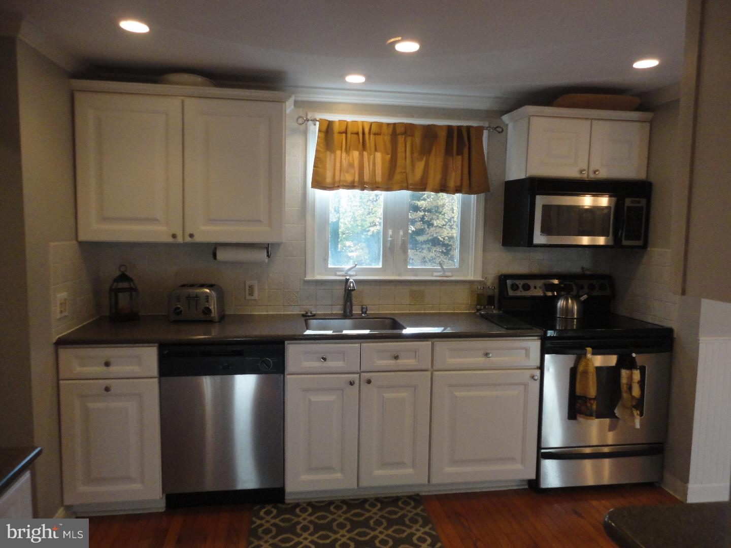 1007 West Avenue Springfield, PA 19064 - Photo 11 of 25 Kitchen