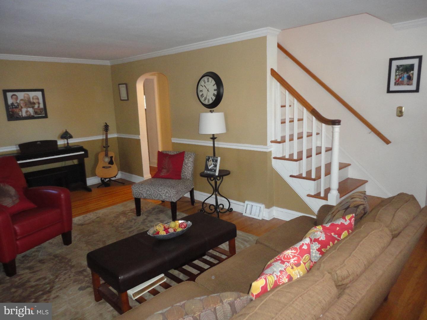1007 West Avenue Springfield, PA 19064 - Photo 6 of 25 Living Room