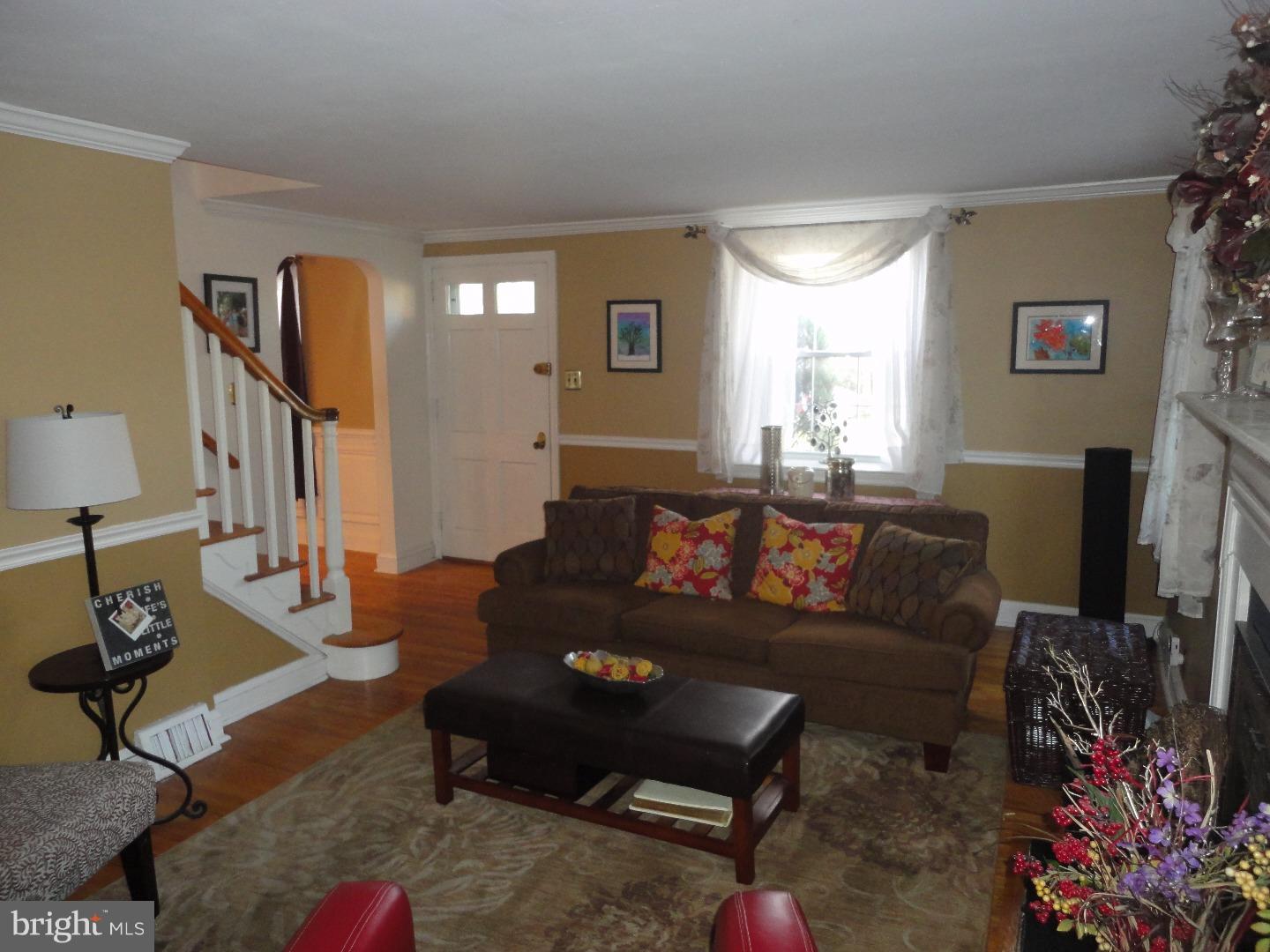 1007 West Avenue Springfield, PA 19064 - Photo 7 of 25 Living Room