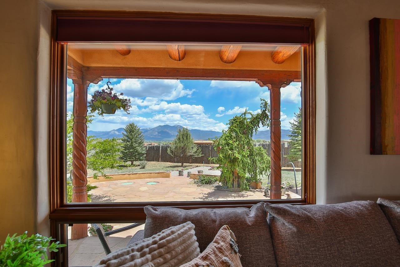 65 Las Tusas Road Ranchos de Taos, NM 87557 - Photo 10 of 46 Gallery Image 10
